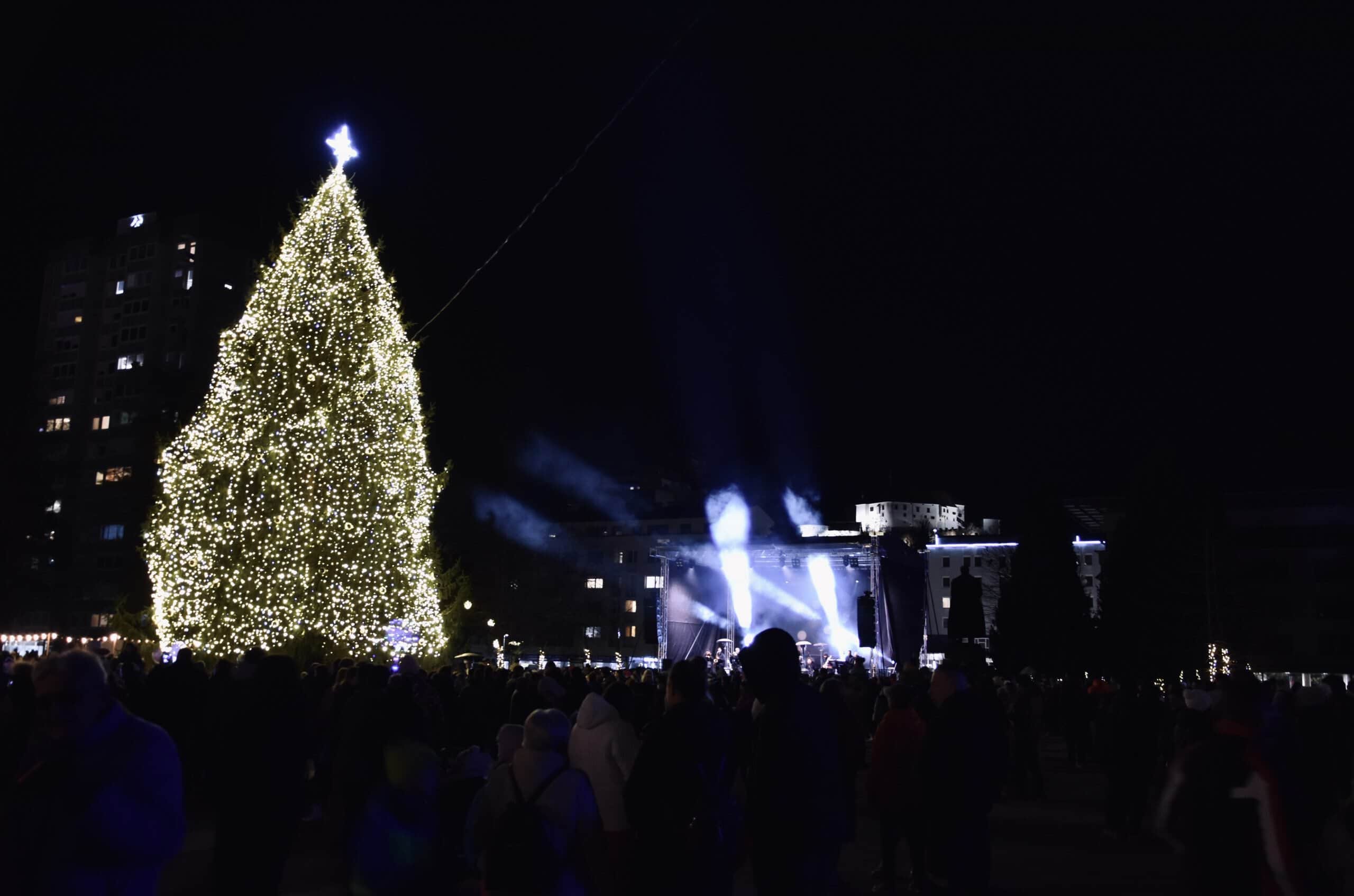 (FOTO in VIDEO) Velenje krasijo praznične luči