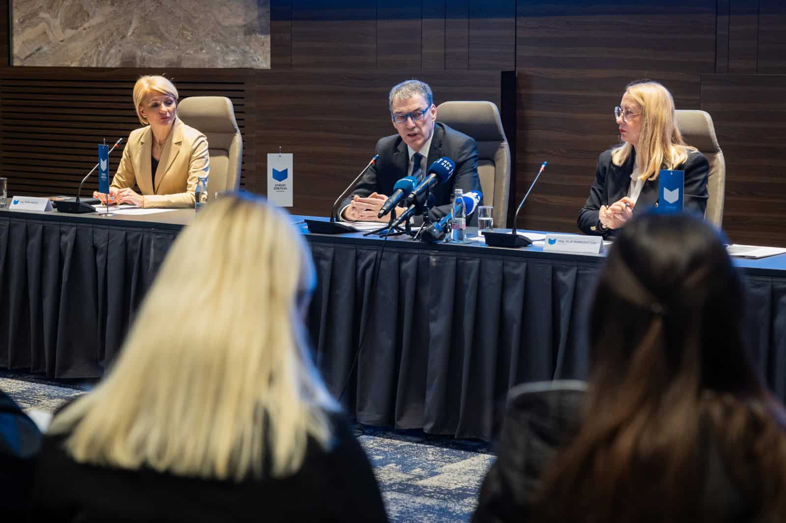 V sredo na pošto prva obvestila upravičencem v okviru statusnega preoblikovanja Vzajemne