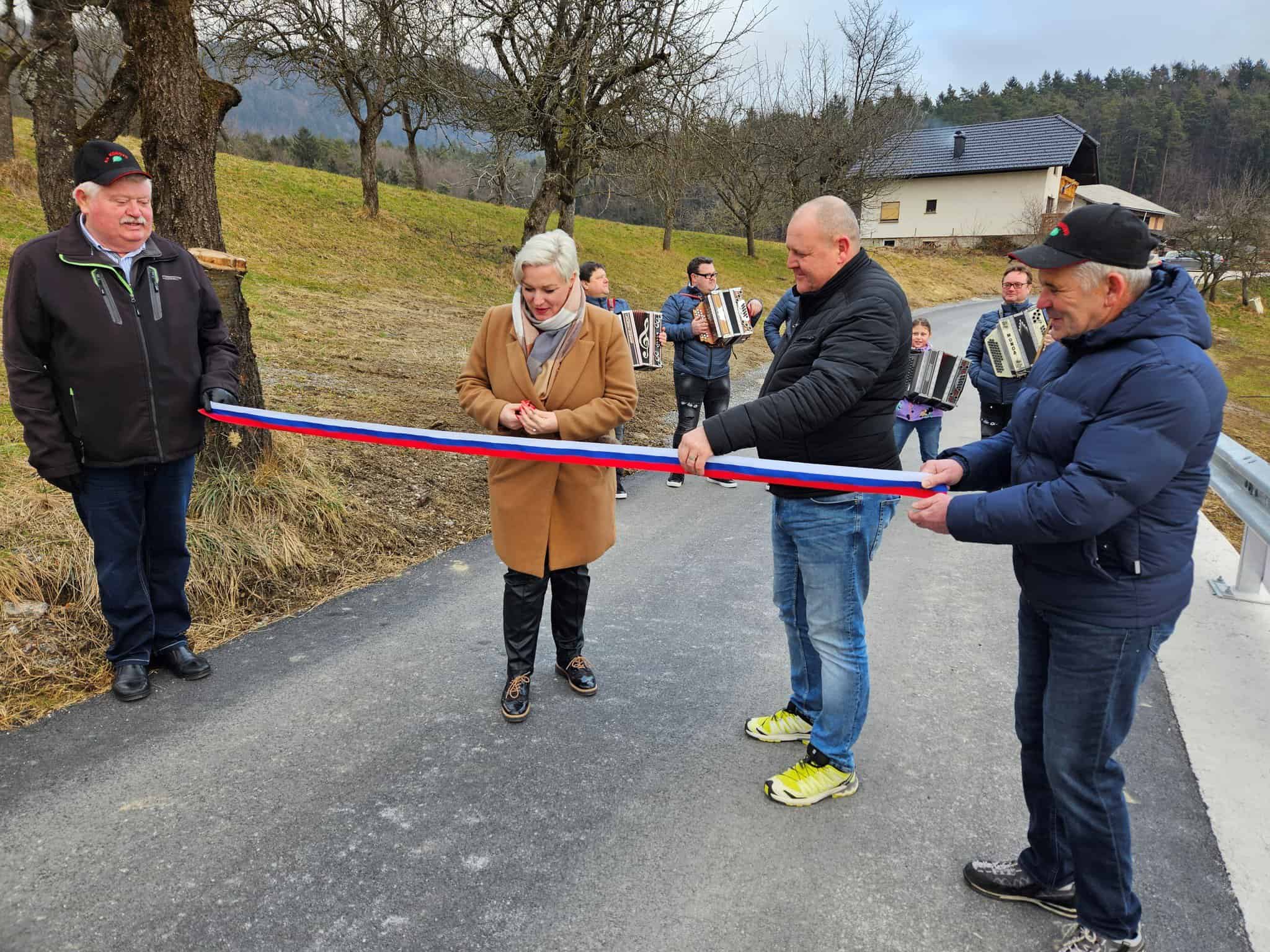 Saniran cestni odsek v Šenbricu danes predali namenu