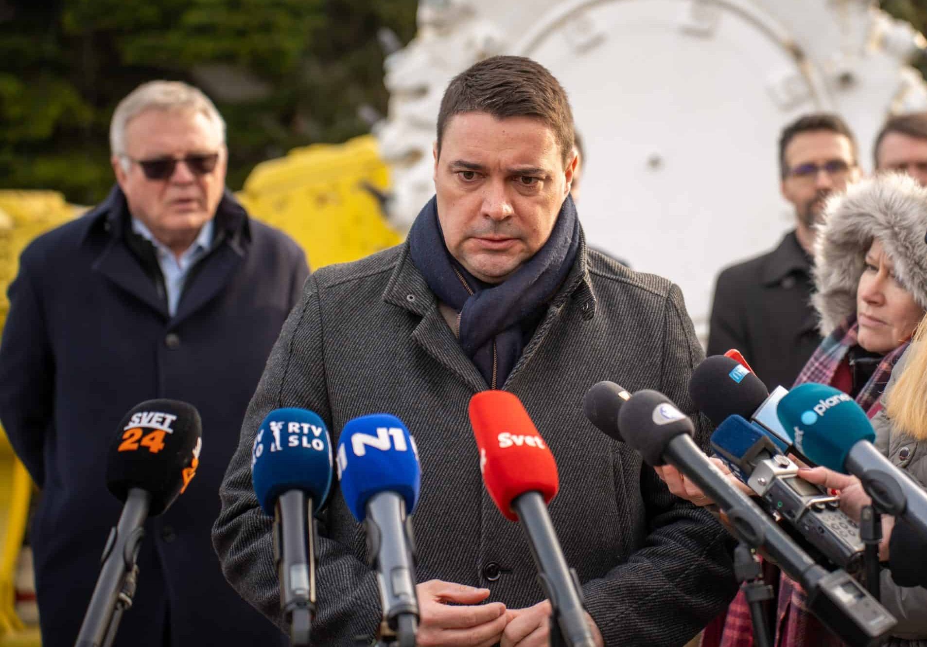 (VIDEO) Šaleška dolina zavita v črnino: V Velenju do nadaljnjega odpovedane prireditve