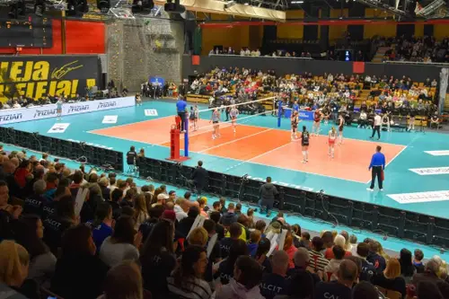 VIDEO in FOTO: Odbojkarski spektakel v Velenju po meri Kamničank in Ljubljančanov