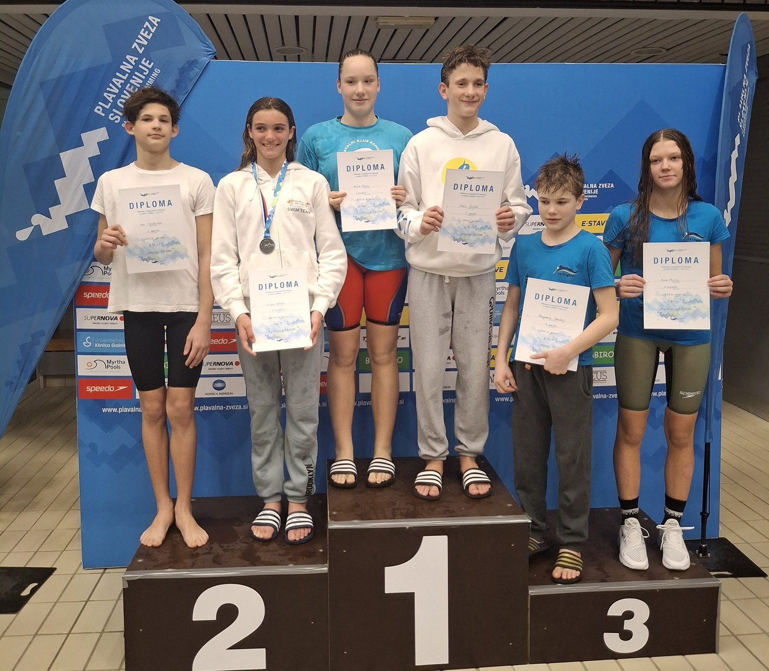 Zimsko prvenstvo Slovenije v plavanju: Velenjski plavalci že prvi dan osvajali stopničke