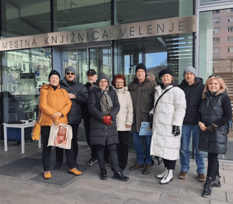 Sobotni literarni dogodek pred Mestno knjižnico Šoštanj: Pesniki berejo pesnike