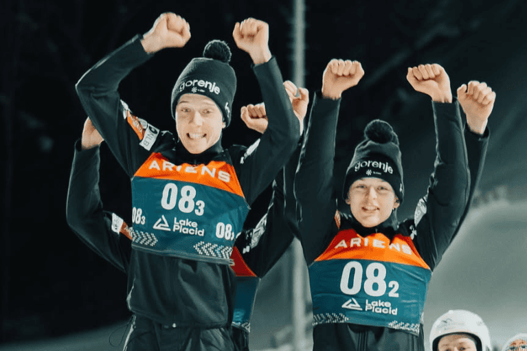 Enej Faletič z ekipo na svetovnem mladinskem prvenstvu v Lake Placidu osvojil srebro