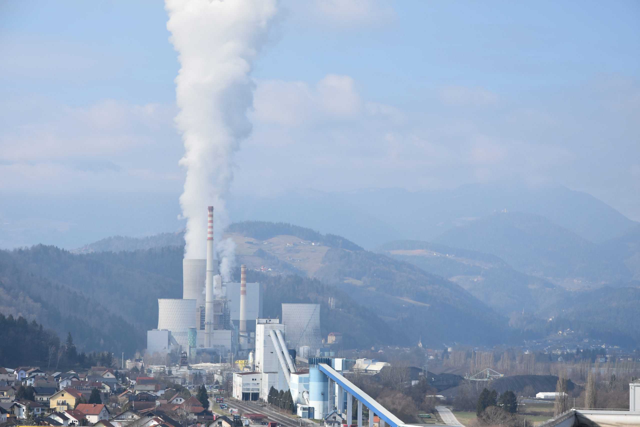 Ministrstvo mora razkriti višino letnega nadomestila za izvajanje gospodarske javne službe Teša
