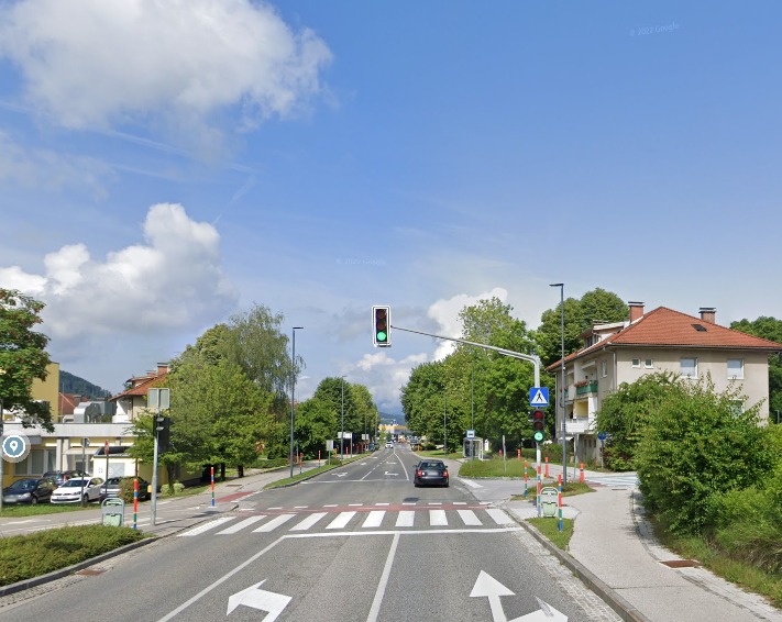 Previdno: Semafor pri OŠ Mihe Pintarja Toleda je v okvari