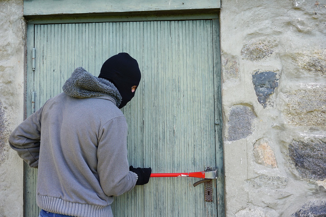 Tatovi na delu: Iz kleti ukradli kolesa višjega cenovnega razreda