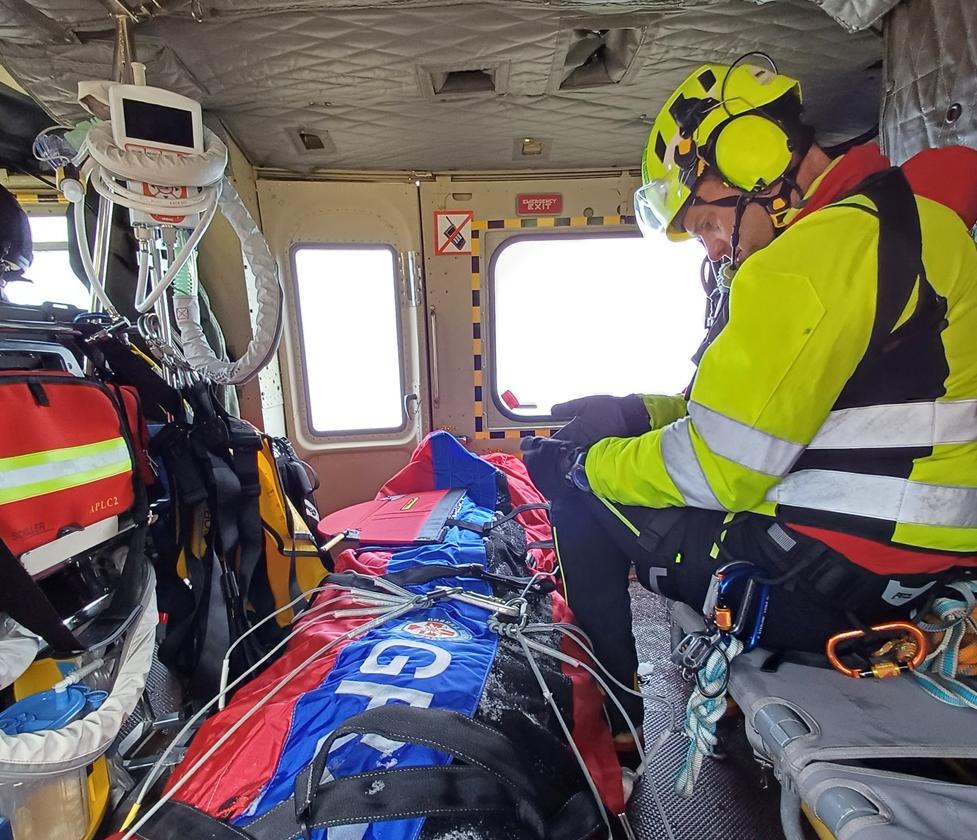 Na poti na Okrešelj deček zdrsnil 100 metrov v globino