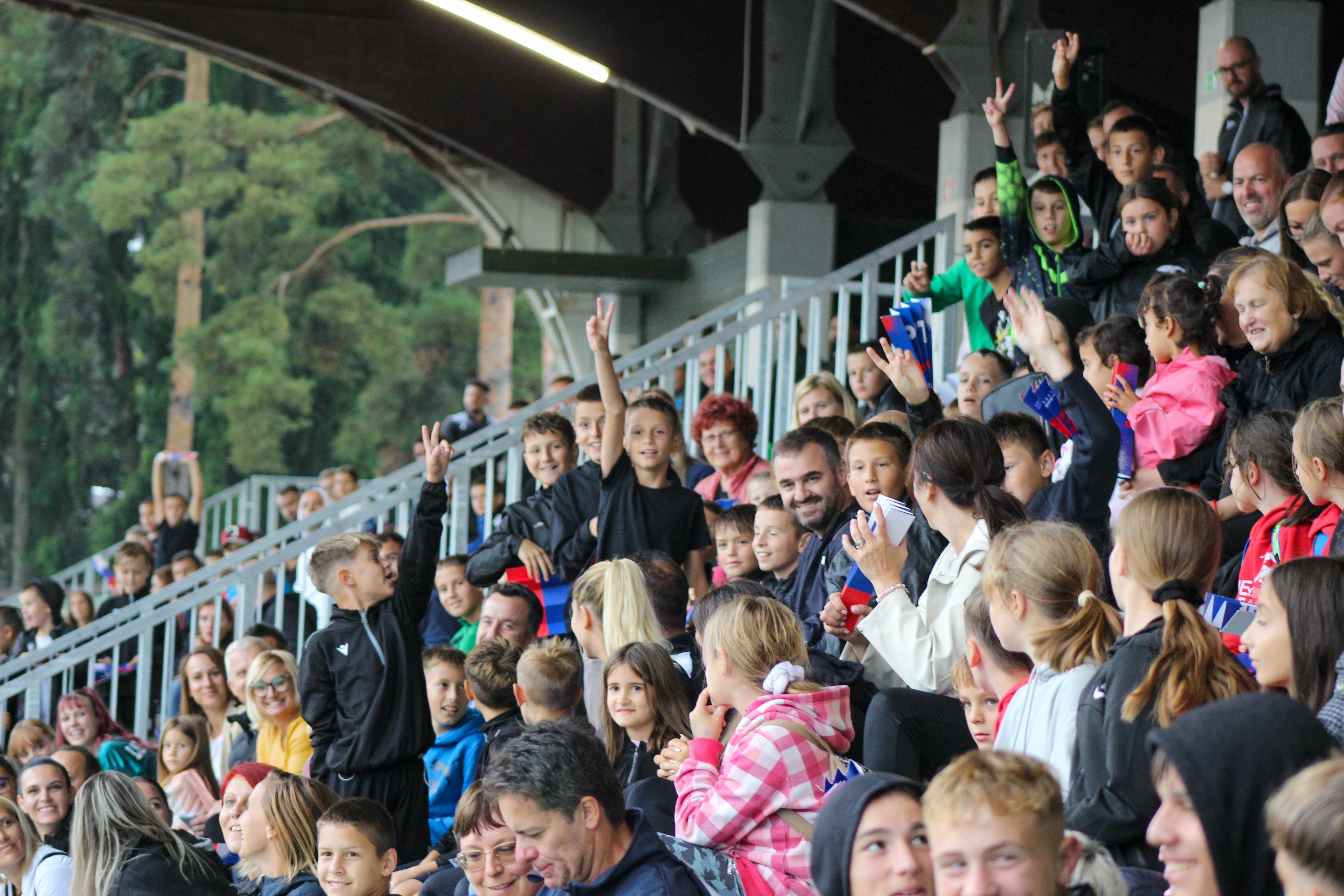 FOTO in VIDEO: Ob dnevu slovenskega športa uradno odprli prenovljene tribune in nove prostore Mestnega stadiona Velenje