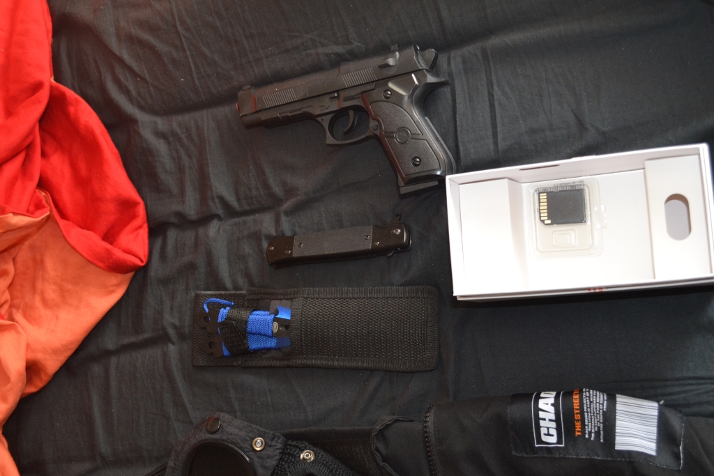 Storilci z lažnim profilom v park zvabili moškega, ga napadli, oropali in izsiljevali