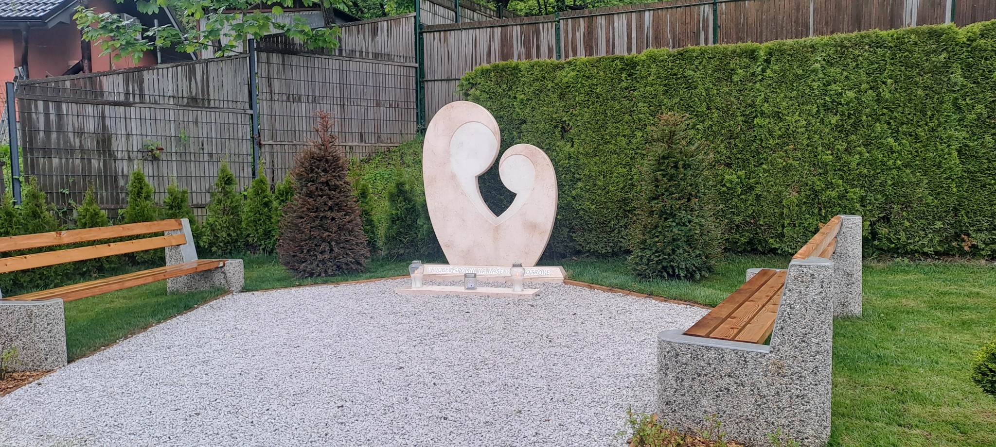 V sredo spominska slovesnost ob mednarodnem dnevu spomina na otroke, umrle med nosečnostjo ali kmalu po rojstvu