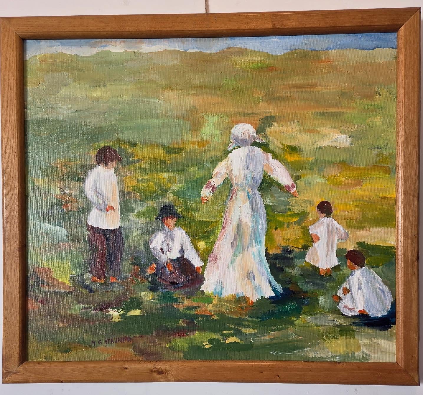 V avli Mestne občine Velenje si lahko ogledate razstavo \"Utrinki\"