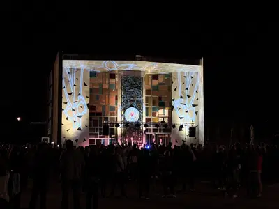 Danes bo na travniku pri domu Kulture nastopila skupina Ringlšpil