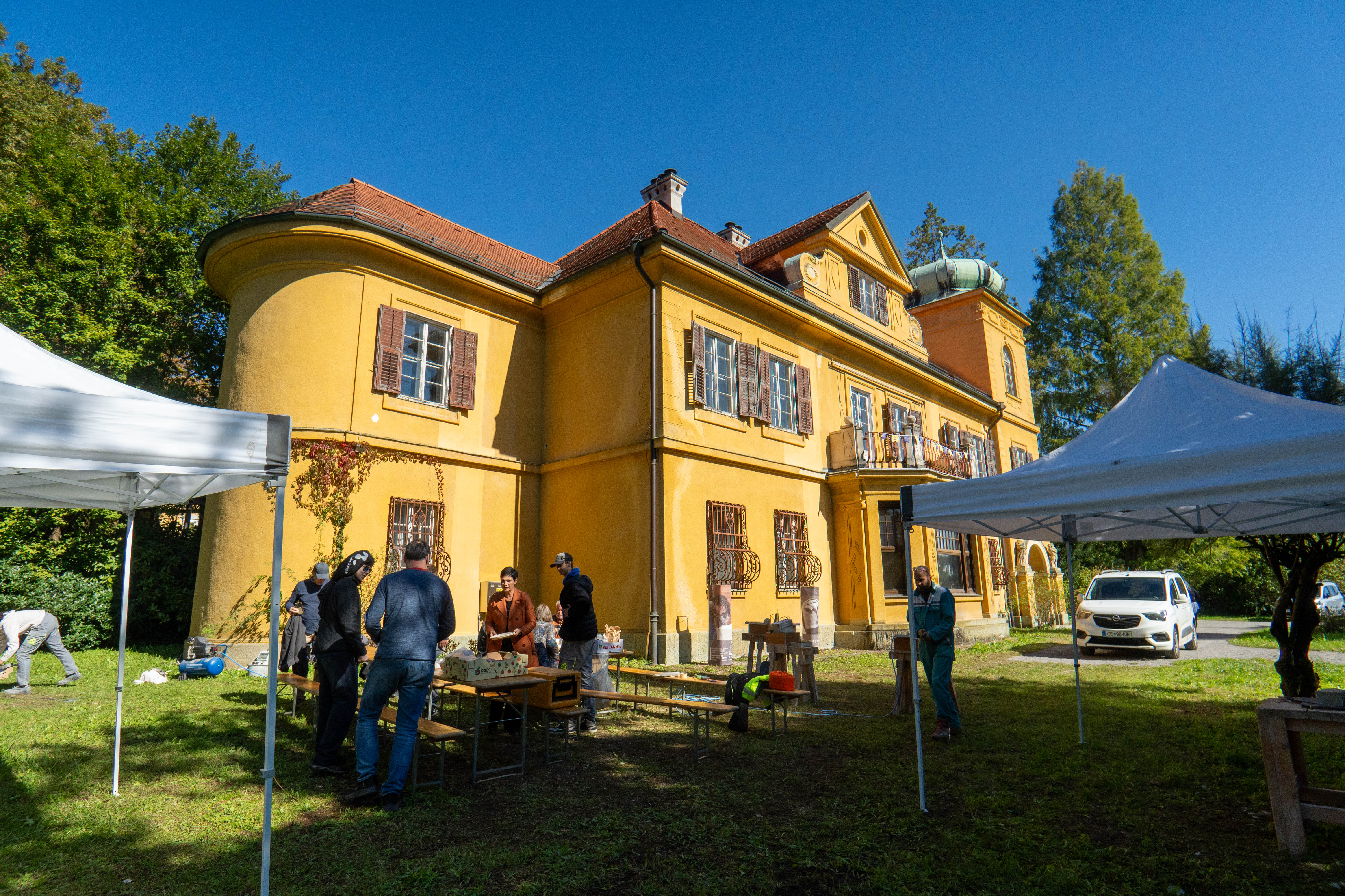 Ustvarjalna energija mladih mojstrov kamnoseštva na dvorcu Gutenbuchel #foto