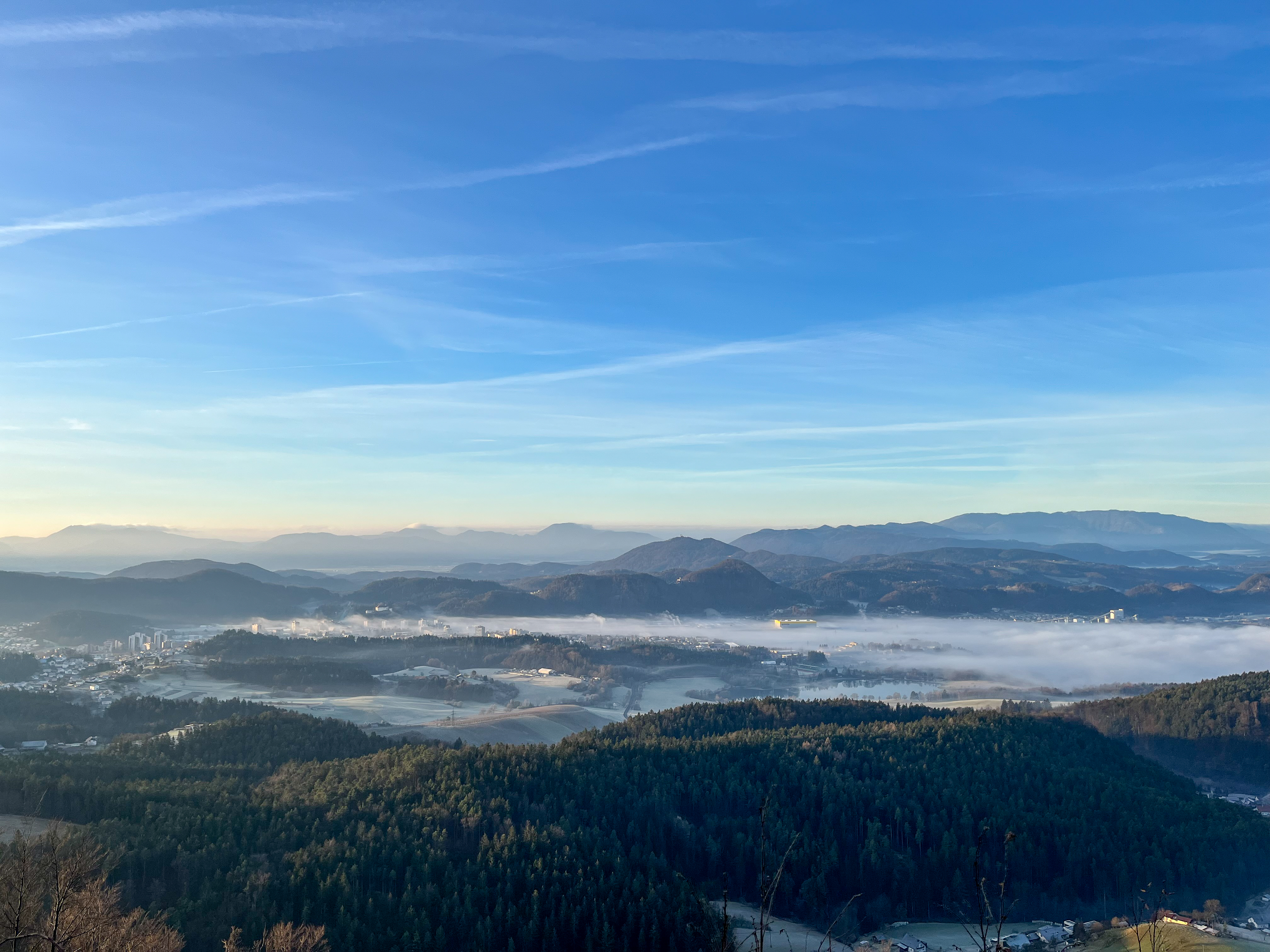 Suho jesensko vreme nas bo spremljalo vsaj do konca tedna