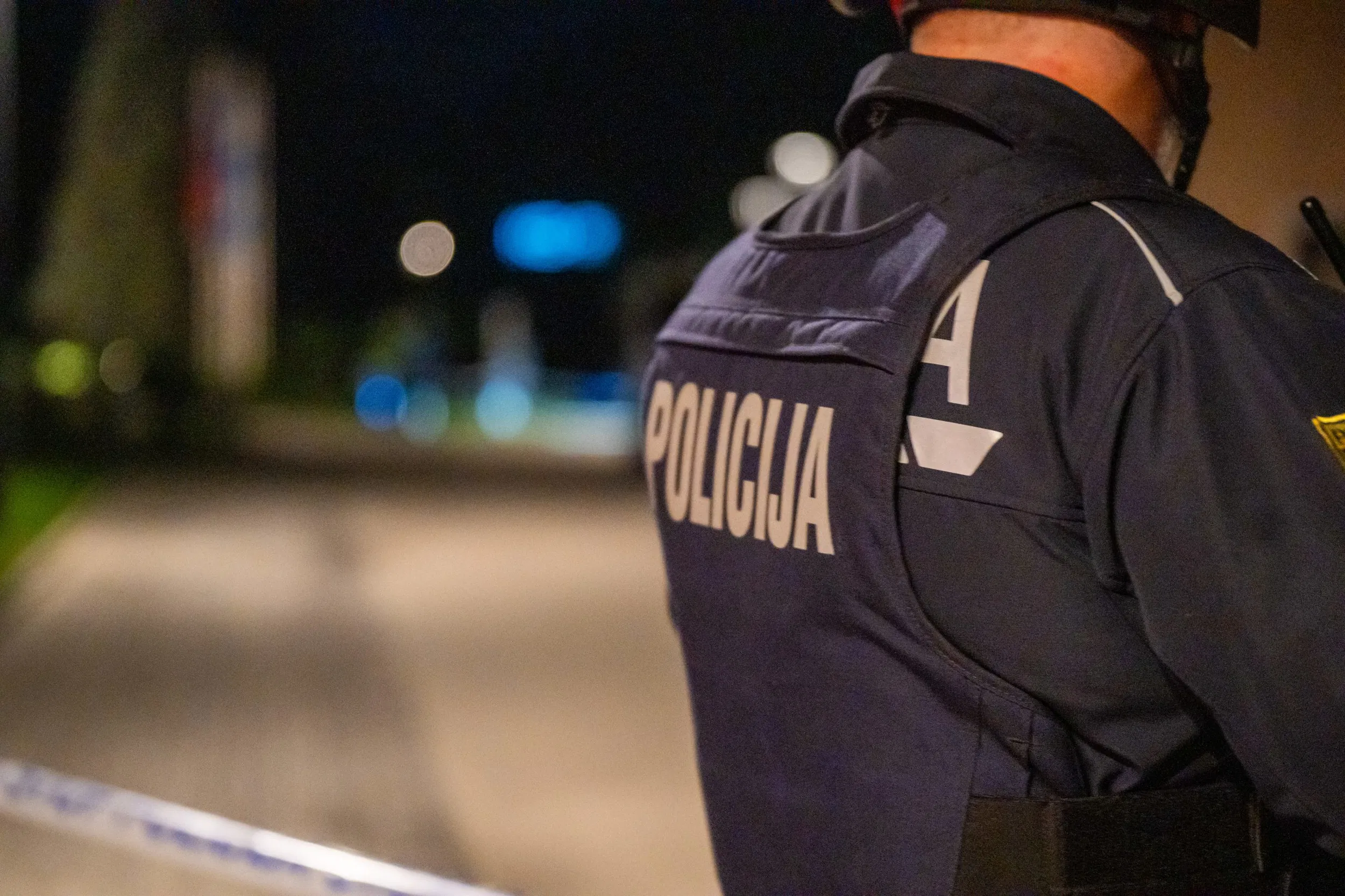 Mladoletnika, osumljenega posebno hude telesne poškodbe, včeraj privedli k preiskovalnemu sodniku