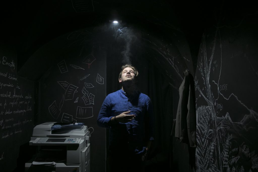 Gledališče Velenje vas jutri vabi na prvo abonmajsko predstavo \"Kaj bi, Che bi\"