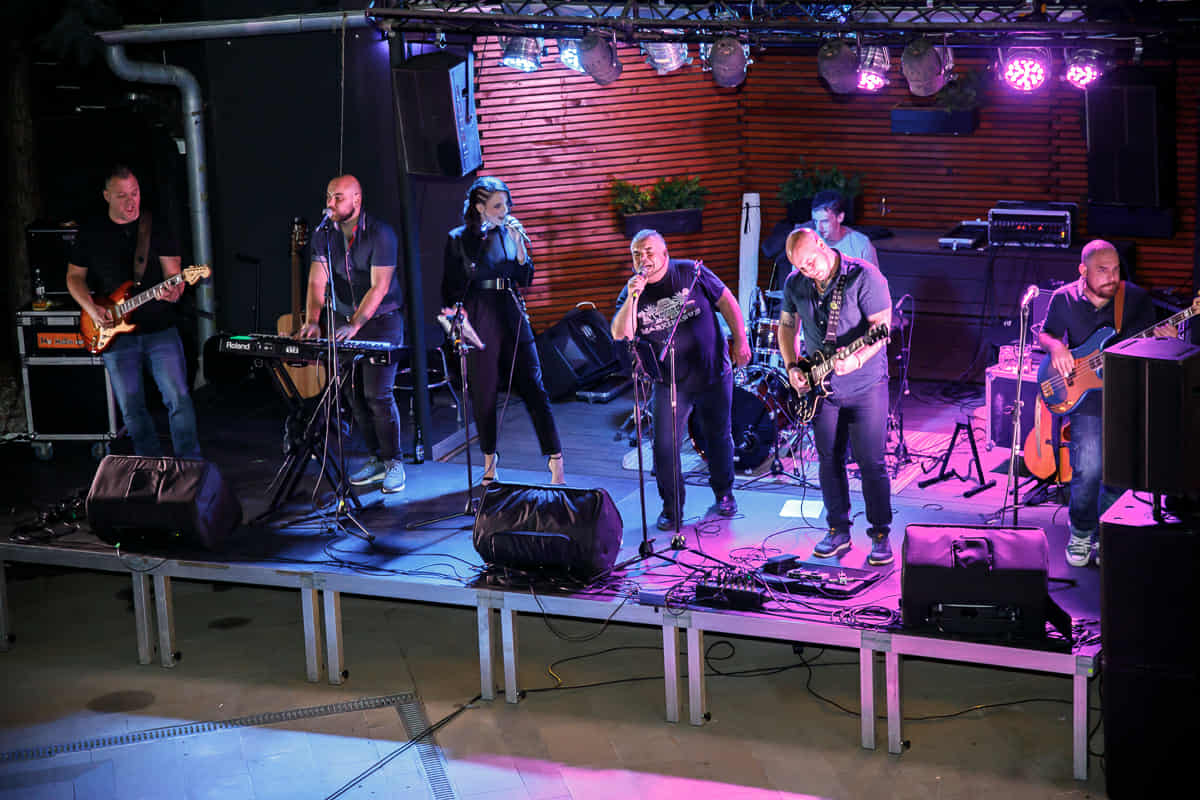 Dobrodelni koncert zasedbe Varni Paljak v Max klubu