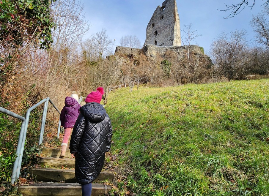 Poznaš svoje mesto: Vabljeni na brezplačno vodenje \"Šaleški grad in zgodba za otroke\"