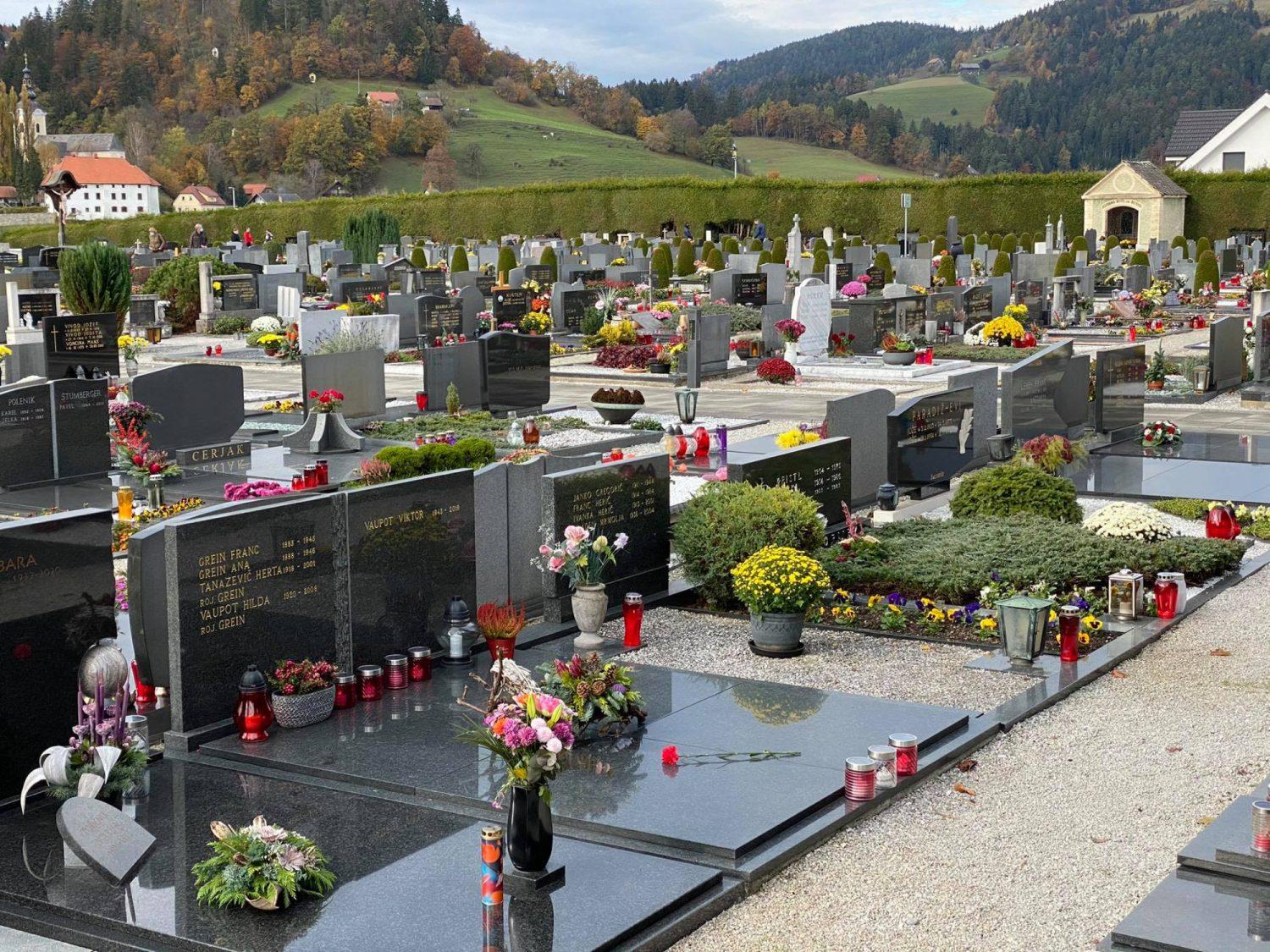 V Sloveniji se je količina nagrobnih sveč v zadnjem desetletju skoraj prepolovila