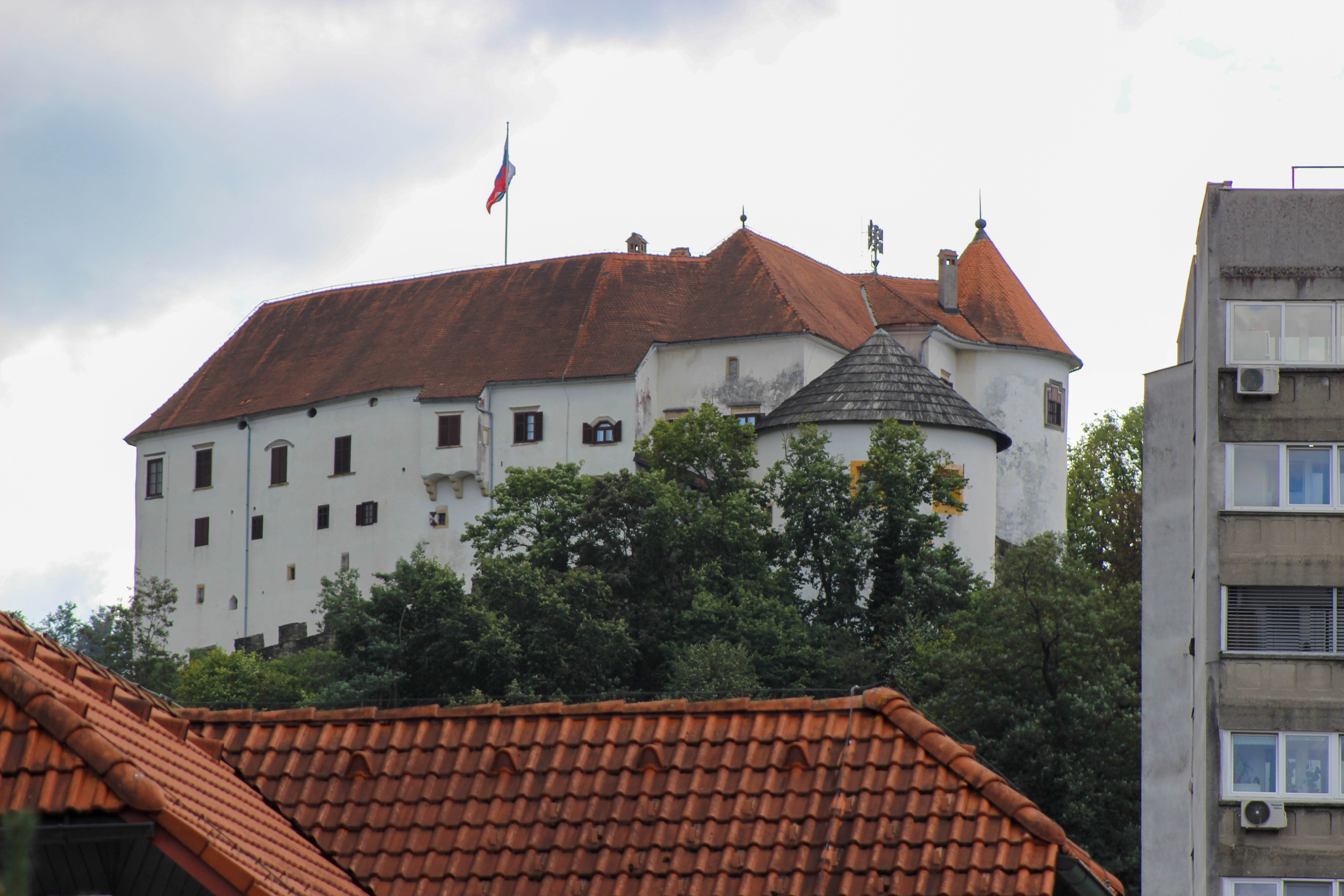 Muzej Velenje praznuje: Vabljeni na brezplačno javno vodstvo po stalnih razstavah Velenjskega gradu