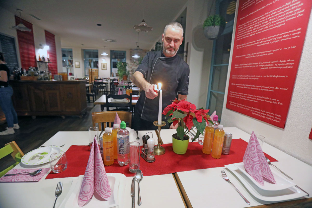 Amir Suljić z ekipo dobrih ljudi širi božično toplino: Božična pogostitev za ljudi v stiski letos tudi v Velenju