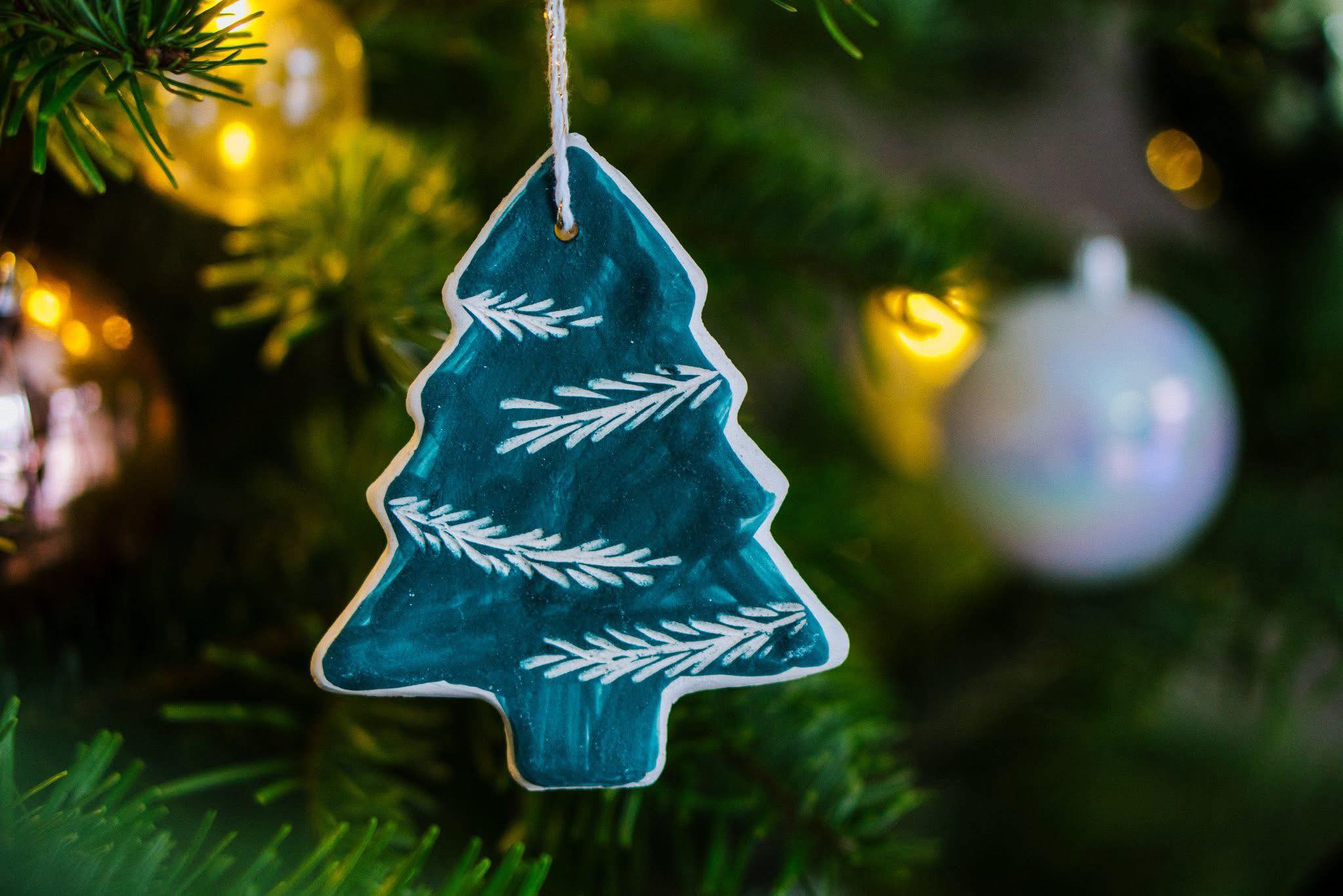 Dobrodelni keramični okraski Festivala Velenje za podporo šaleškim tabornikom