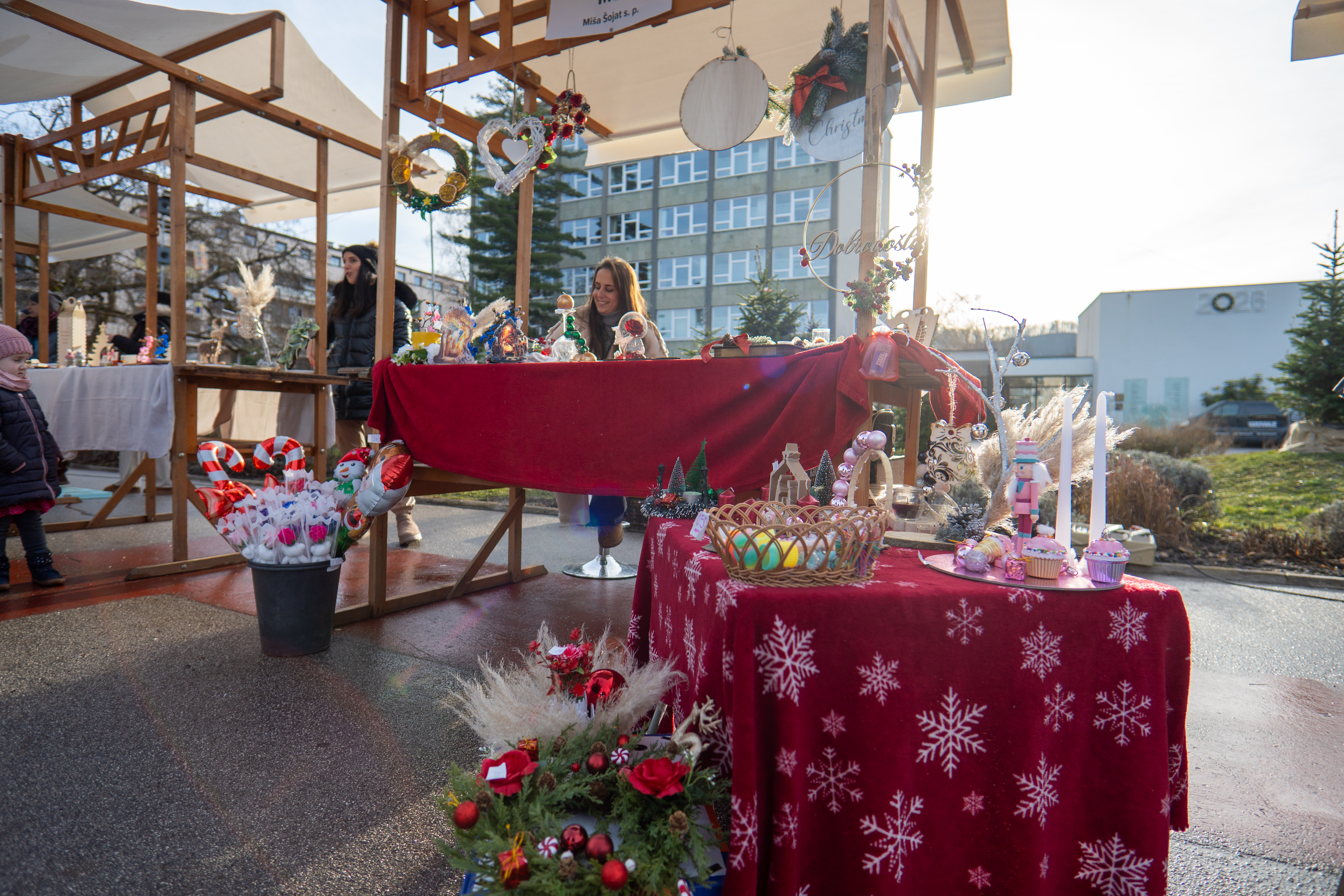Čarobni december: Praznični sejem drobnih daril in dobrot 