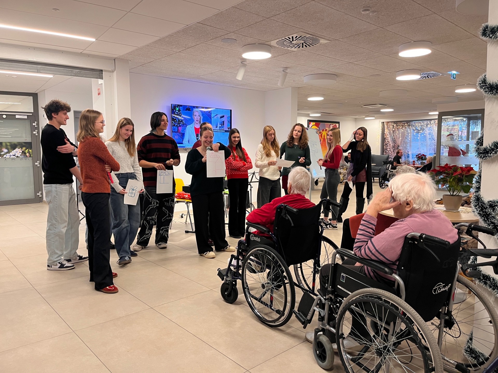 Gimnazijci razveselili stanovalce Doma za varstvo odraslih #utrinki
