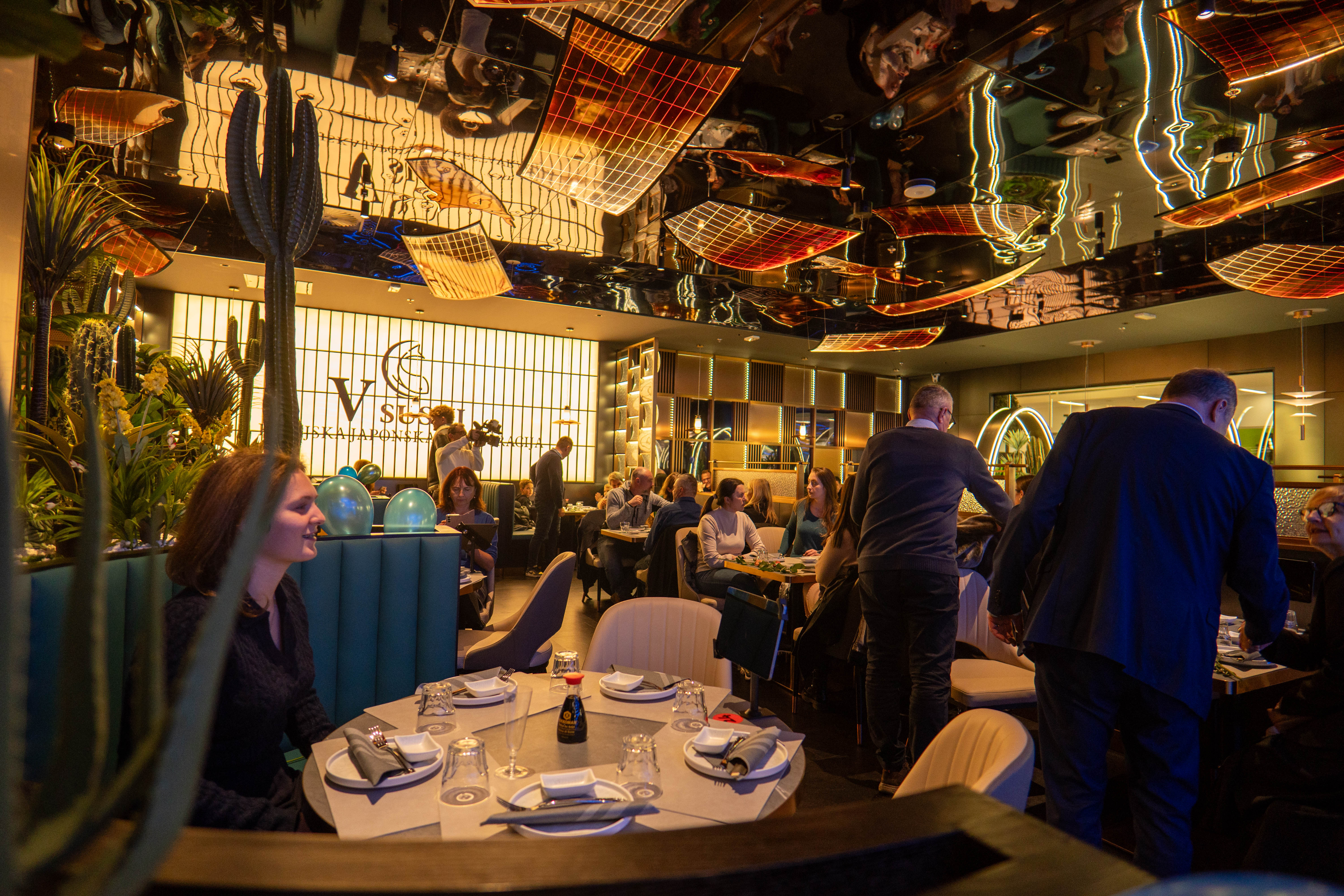 (FOTO in VIDEO) Kulinarična avantura v Velenjki: Vrata odprla restavracija V Sushi